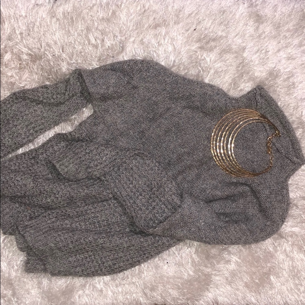 Gray “loose/oversized” sweater